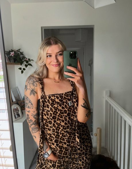 ヘンタイオンリーファンズ ポルノ 写真