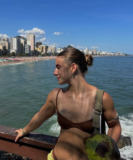 バレーボール オンリーファンズ ヌード 写真