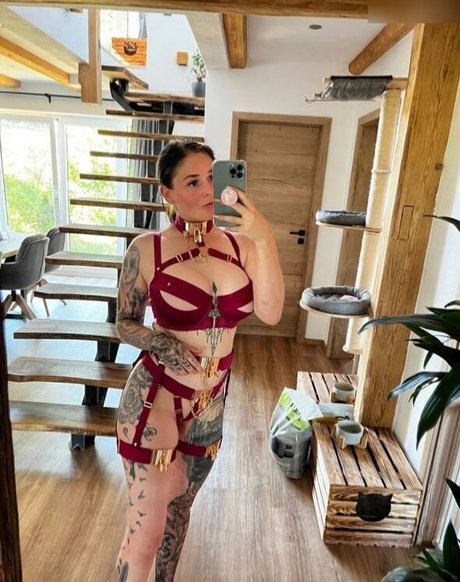 ヌード教師オンリーファンズ セクシーヌード 写真