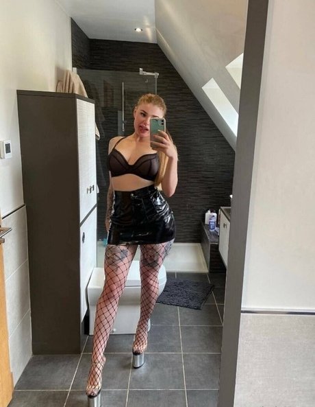 逆騎乗位 オンリーファンズ セクシーヌード ギャラリー