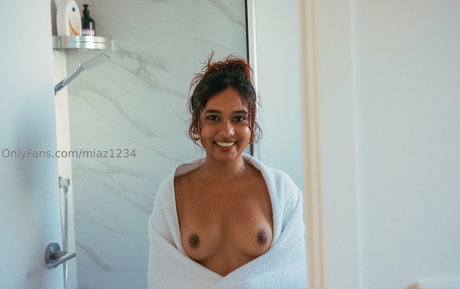 ママの足OnlyFans セクシー裸 画像