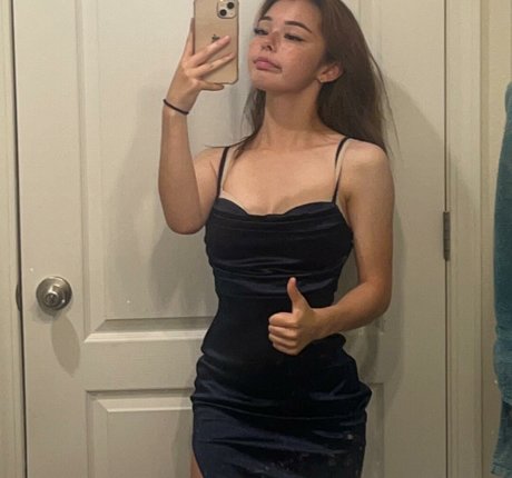 Carly Mai ポルノスター 高品質 画像