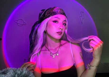 Earth s ASMR 可愛いモデル 画像