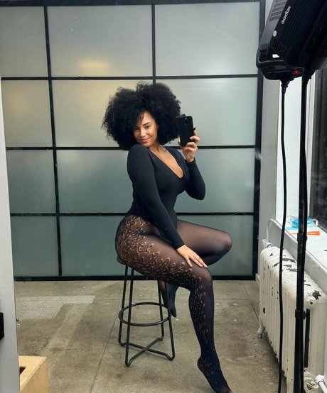 Shadia Ampadu xxxスター 写真