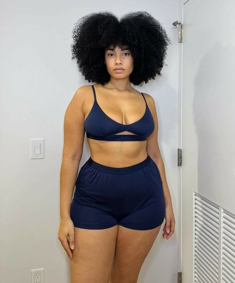 Shadia Ampadu ホットモデル 画像