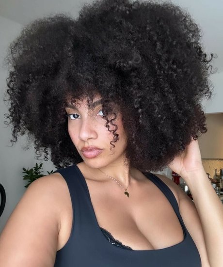 Shadia Ampadu ポルノモデル 写真