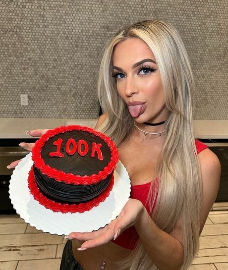 Karmen Petrovic エロティック女優 写真