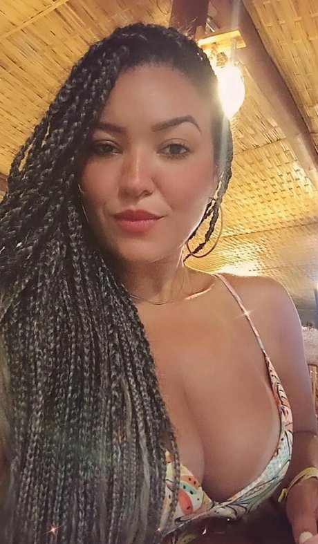 曲線美のラテン系オンリーファンズ 無料セックス 写真