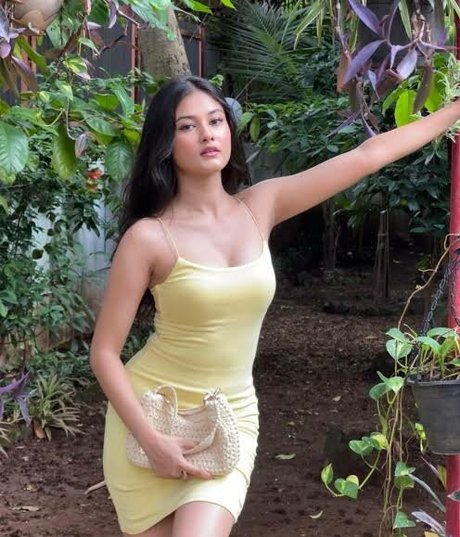 Aayushi Verma ポルノスター ホット アーカイブ