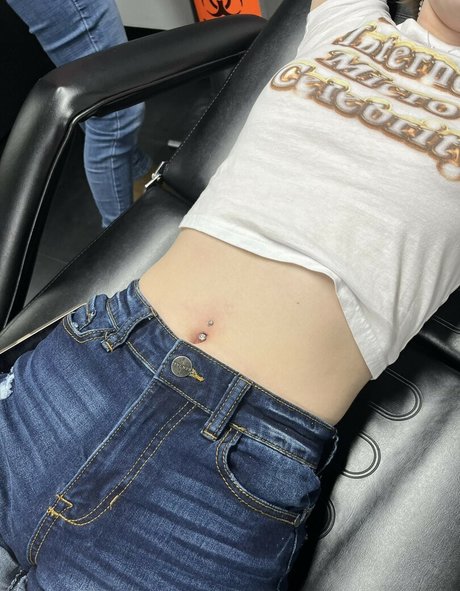 レギンス オンリーファンズ ヌード 写真