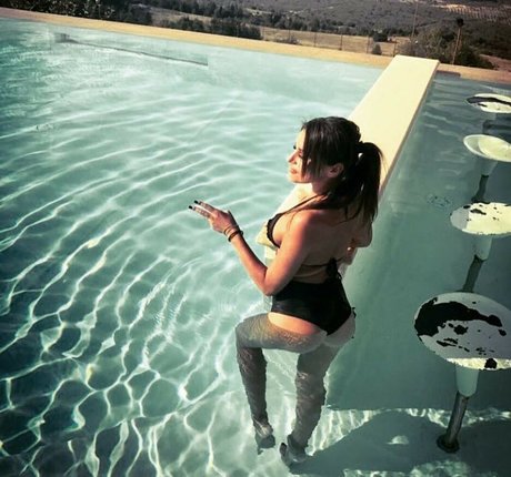 Iulia Carmen xxxモデル 写真