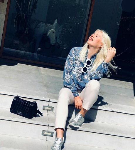 Shelly Cohen 独占モデル 写真