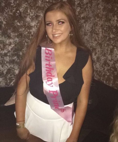 Amy Heslop ポルノモデル 画像