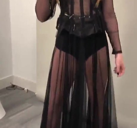 Abigail Cowan アートスター 写真