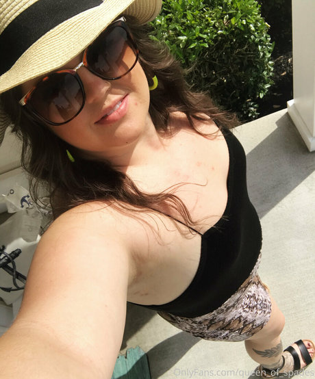 queen of spades 裸のスター 写真