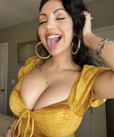 巨乳義母OnlyFans セクシー裸 ギャラリー