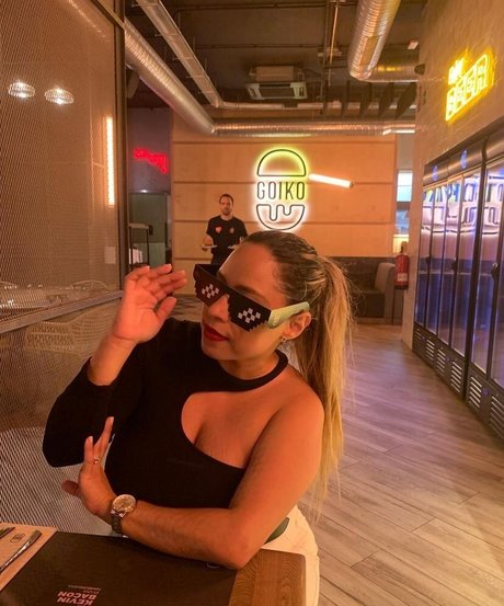 Akaren HDポルノスター 写真