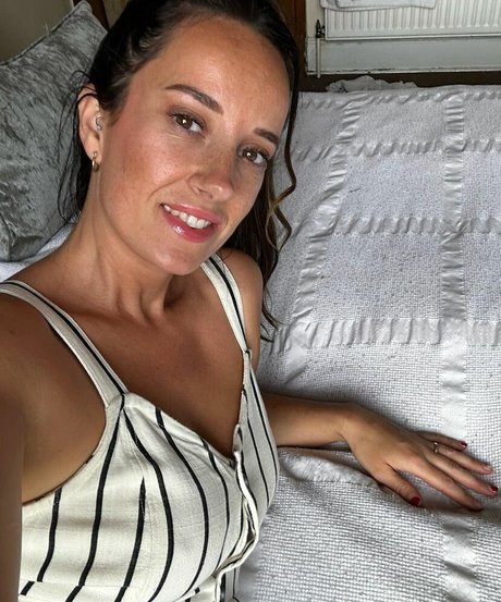 Scarlet Storm スター ヌード ギャラリー