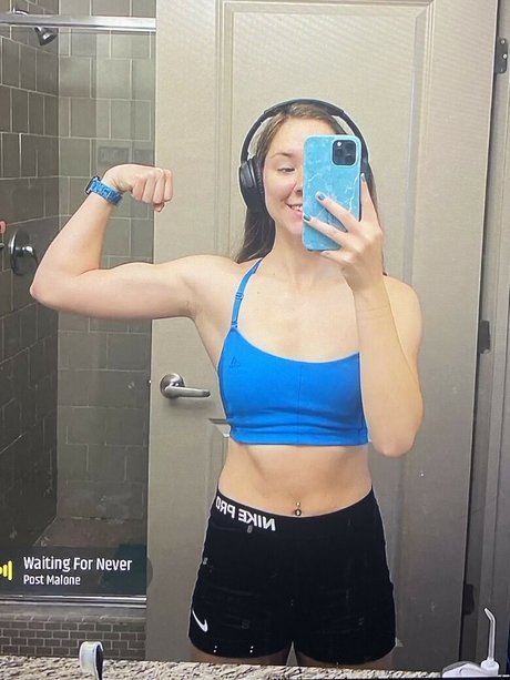 Makayla Turner ヌードモデル 写真