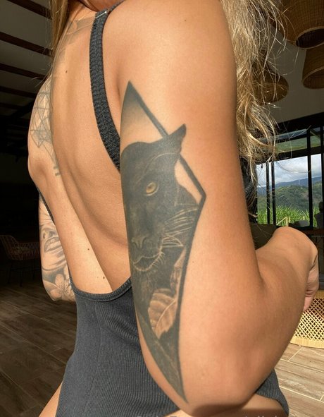 ティーントランスオンリーファン ホットヌード 画像