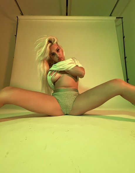 olivia snow69 ポルノモデル アーカイブ