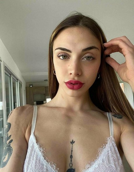 ornellaturri ポルノスター 可愛い 写真