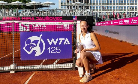 Zeynep Sonmez スター ギャラリー