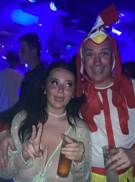 BustyMia E アダルトモデル 写真