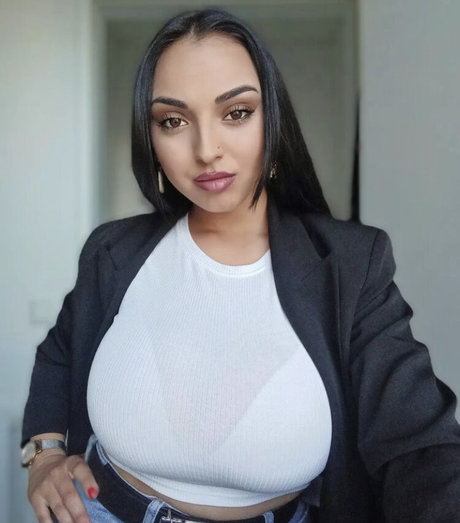 ぽっちゃり 主観視点 OnlyFans ポルノ 画像