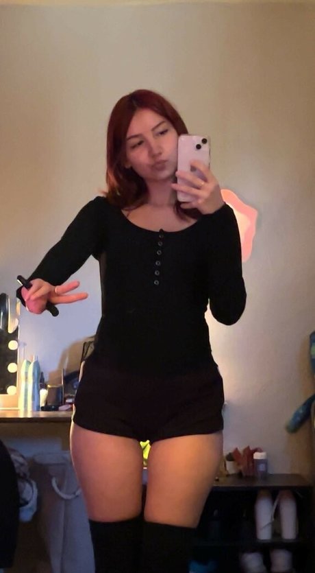 甘いおまんこオンリーファンズ アートヌード 写真