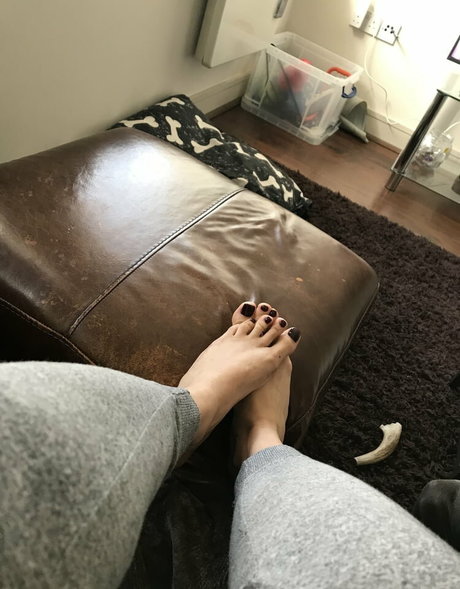 Preeti And Priya Young エロティックモデル 写真