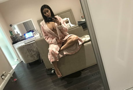 Preeti And Priya Young ホットなスター アーカイブ