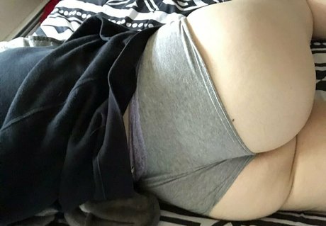 babygirlbrdlfree 裸のポルノスター ギャラリー