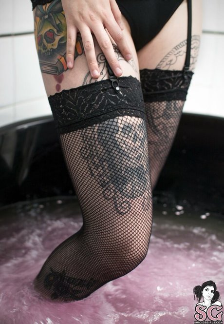 Karenzio ヌードモデル 画像