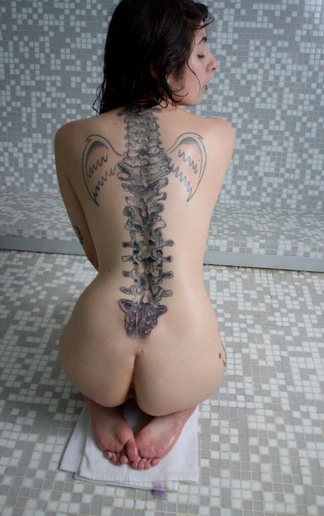 Karenzio 裸のポルノスター ギャラリー