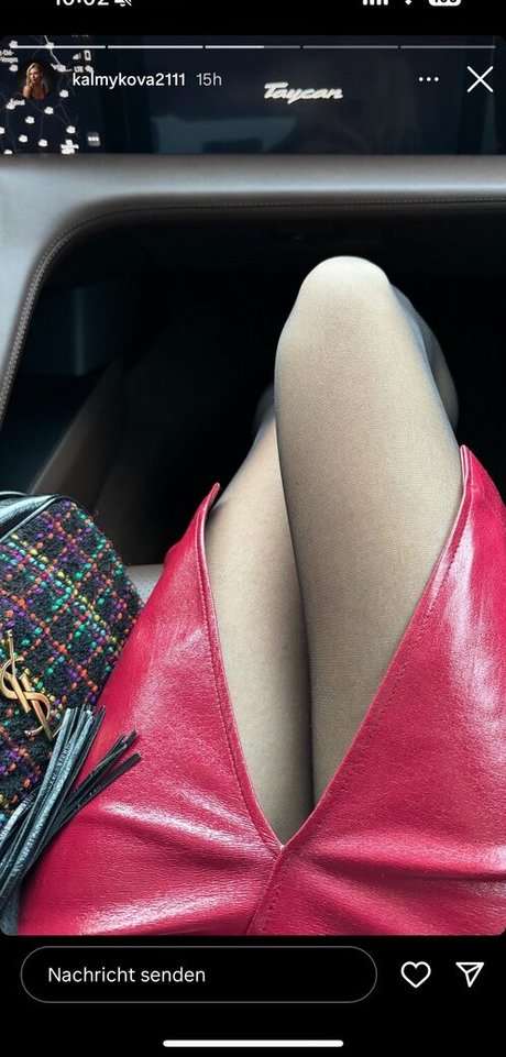 ラバーオンリーファン エロチック 写真