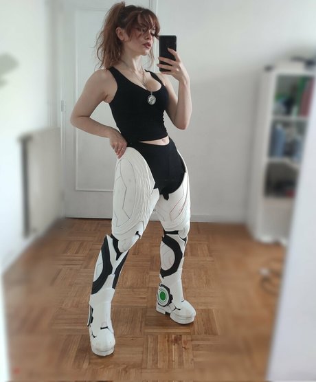 若い黒人女性オンリーファンズ アートポルノ ギャラリー