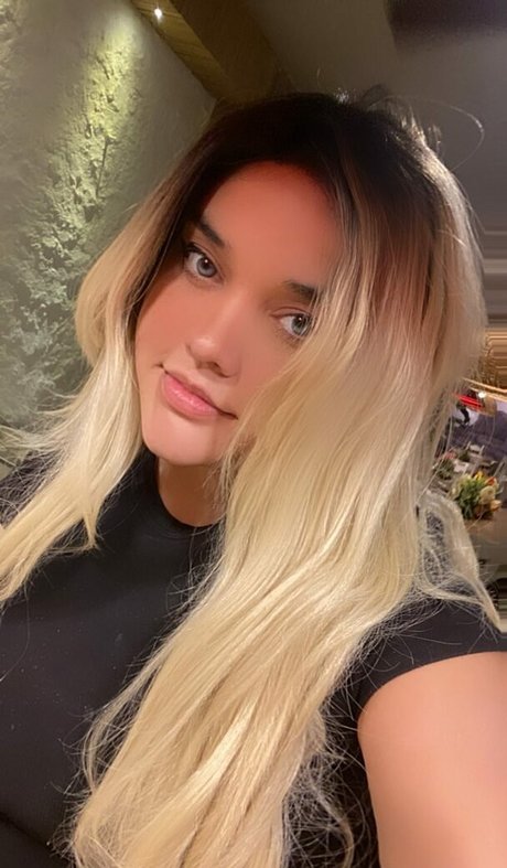 金髪レズビアンオンリーファンズ セクシー 画像