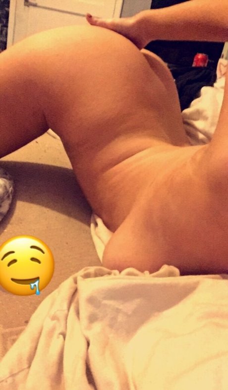 ルビーオンリーファン ポルノ 写真