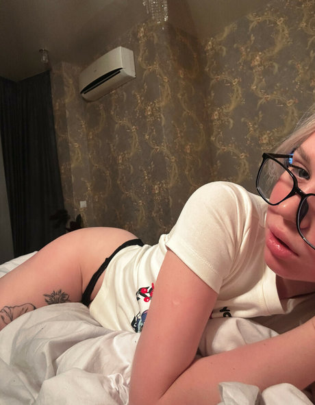 laleria xxxモデル 画像