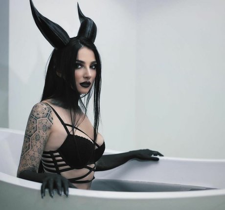 Alice Lane Pandini アダルトスター ギャラリー