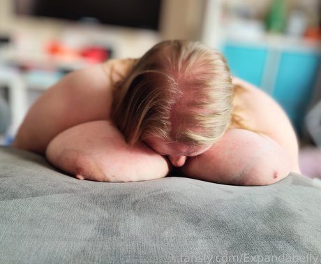 Expandabelly ポルノスター エロティック 画像