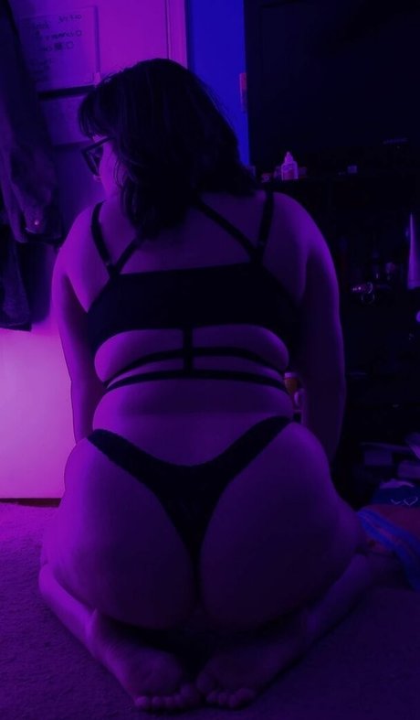 太めのブロンドオンリーファンズ ポルノ 写真