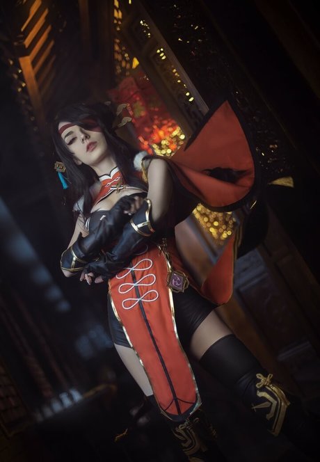 lil g cosplay エロティックなポルノスター ギャラリー