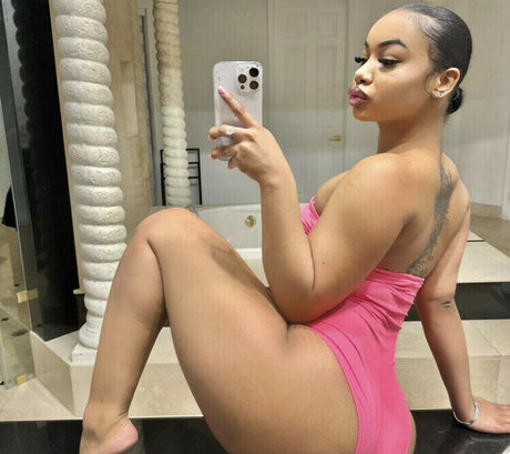 Tatiana Chanell ヌードのポルノスター 画像