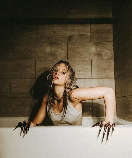 BBC売春婦OnlyFans セクシーヌード ギャラリー