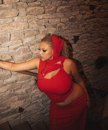 大きな黒い猫OnlyFans えろ 画像