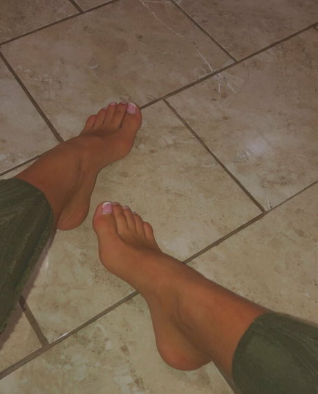 Kyia Peters 裸モデル 写真