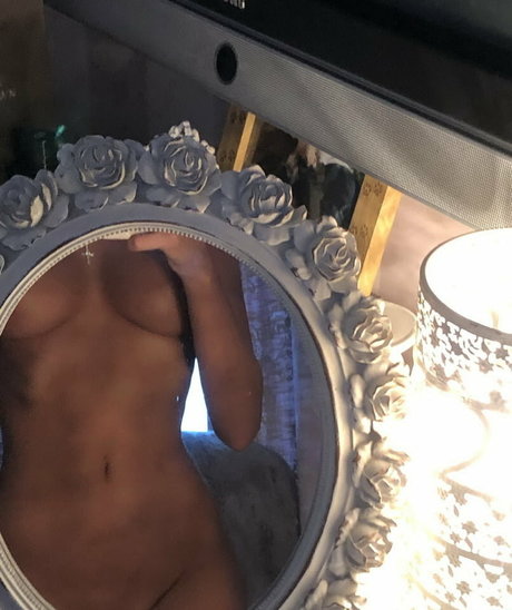 Kyia Peters 裸モデル 画像