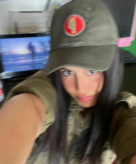 May Cohen 裸のモデル 画像